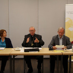 Präsentation der Enzyklika 'Laudato si' mit Lucia Göbesberger (l.) und Michael Rosenberger (r.), 19.6.2015
